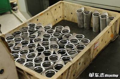 钛合金自行车零部件的机械加工参观北京航轮延工厂